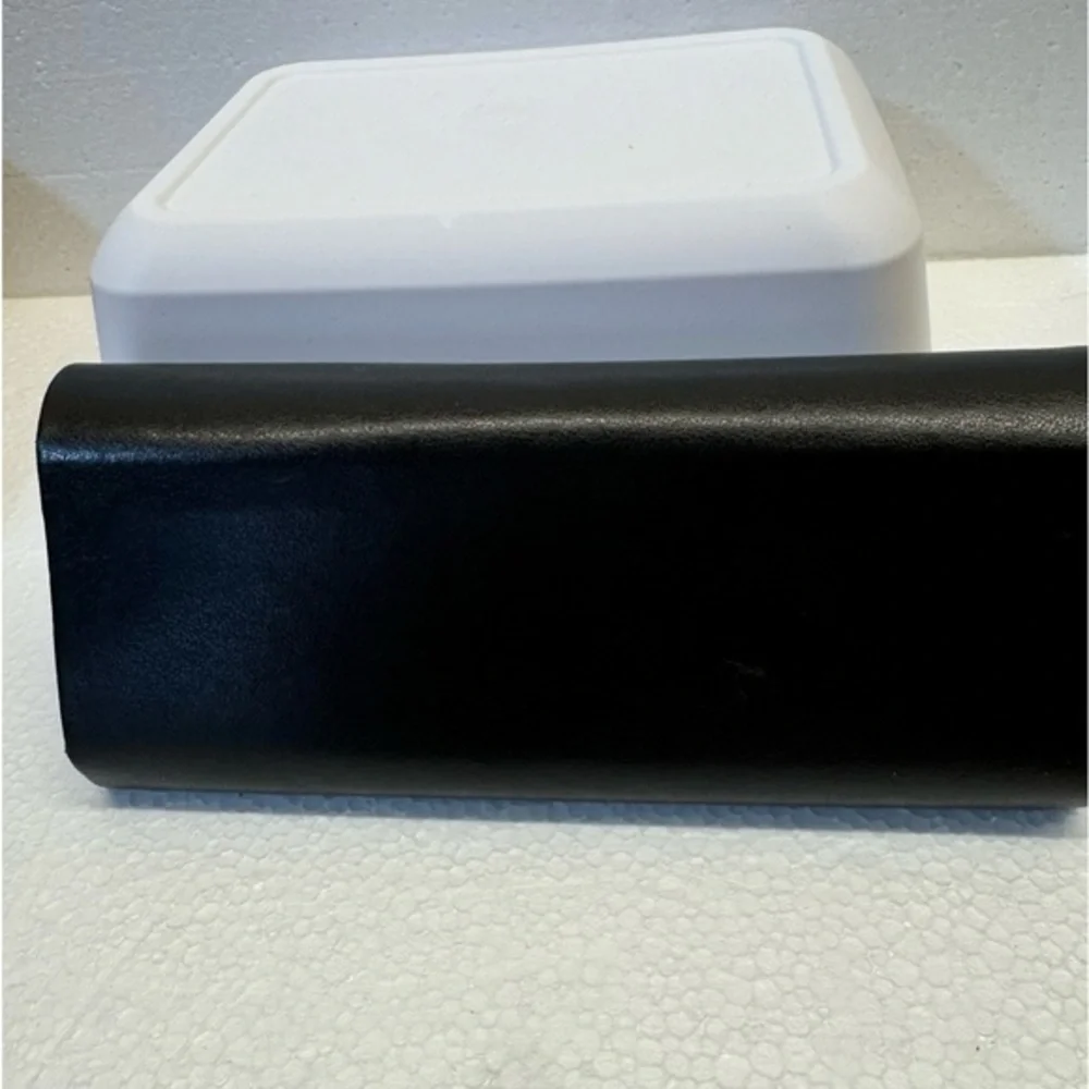 Christian Siriano Eyeglass Case Hard Shell Leather‎ Magnetic Closure Carrier EUC